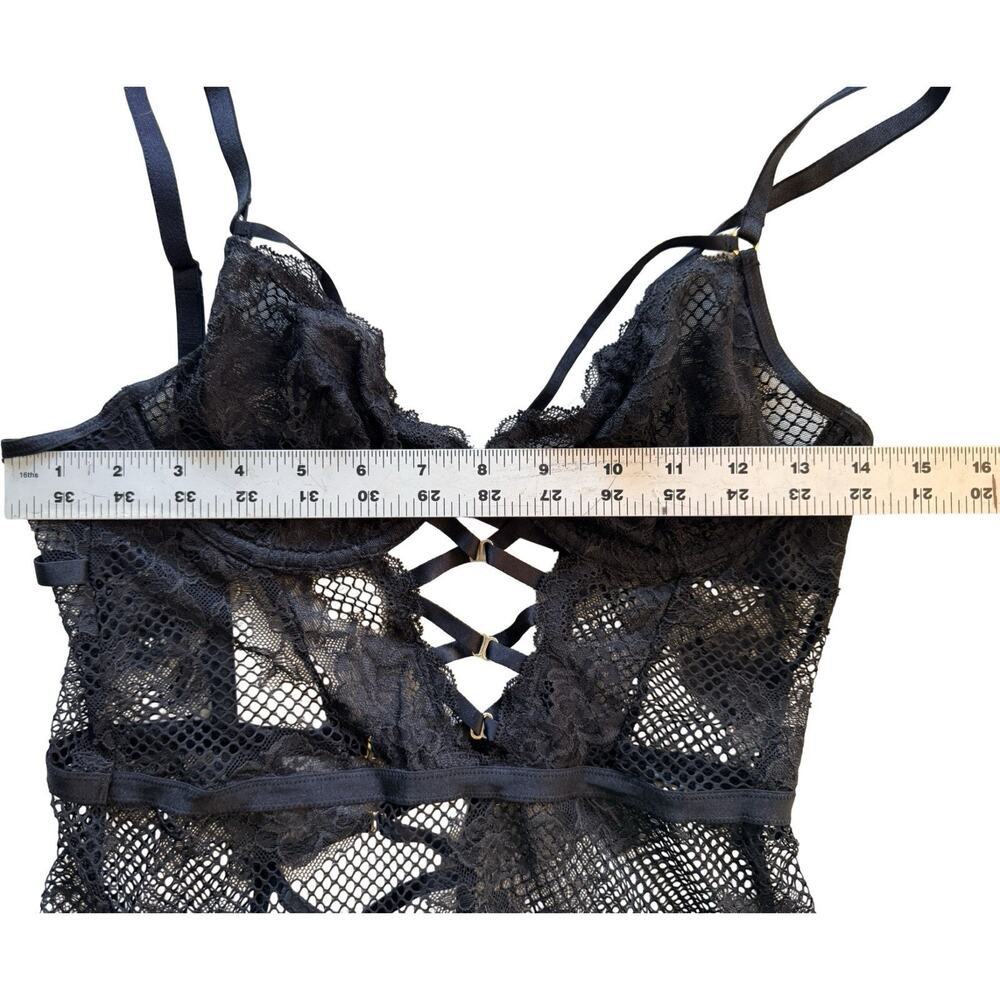 Victoria's Secret Black Lace Fishnet Corset Chemise Garter Lace Up Back Size M - Picture 11 of 14